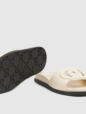 Gucci Cream Leather Logo Slide Sandals with Black Sole